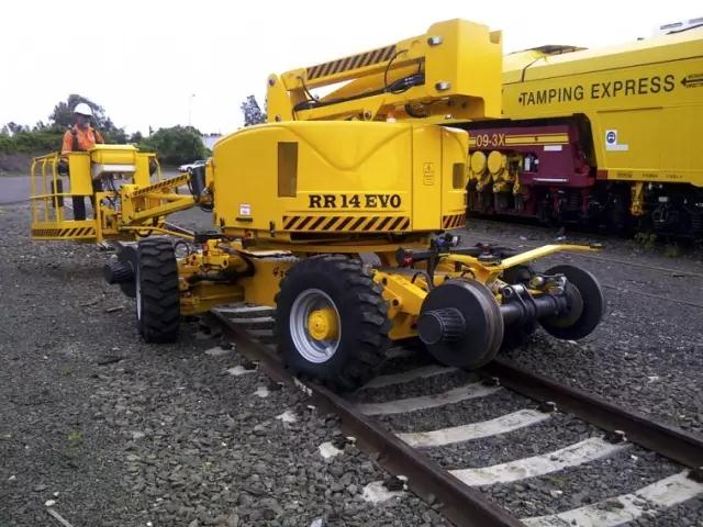 路軌兩用高空作業(yè)車 路軌兩用高空作業(yè)車